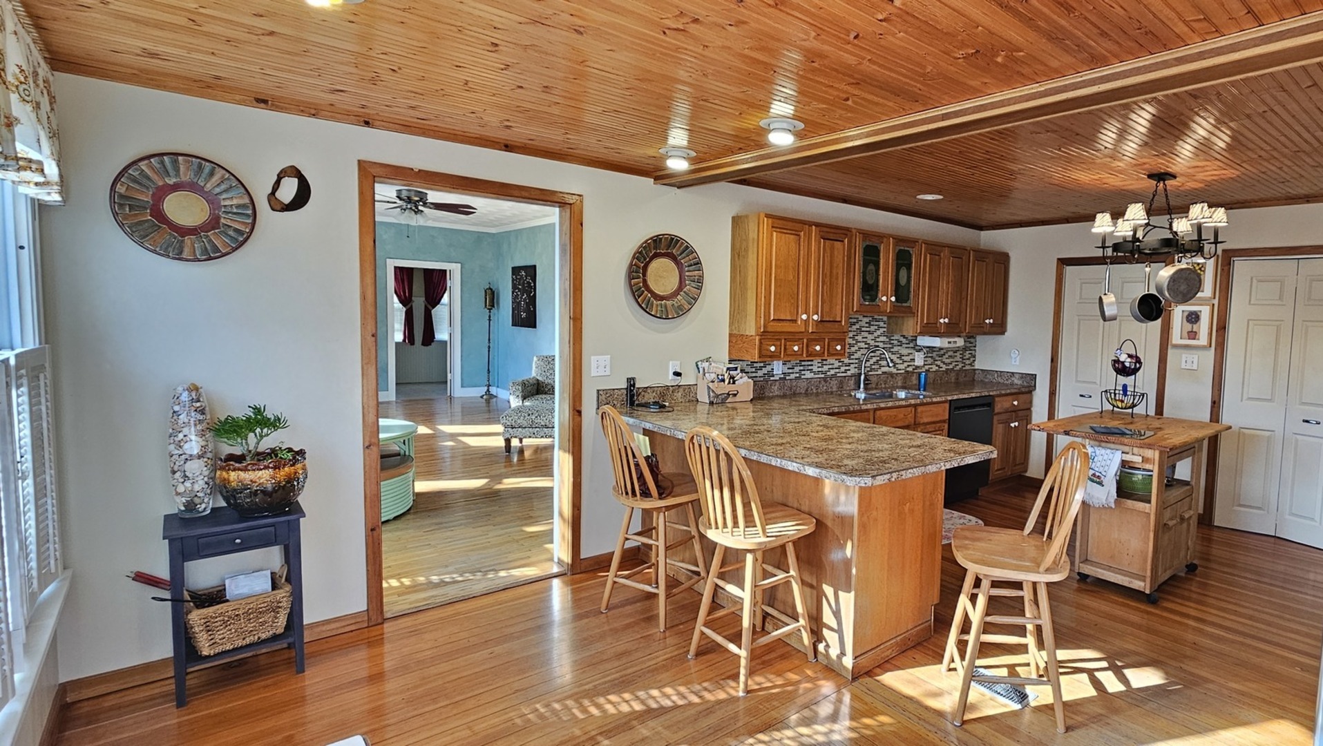 432 Northwest Street, Utica, IL 61373