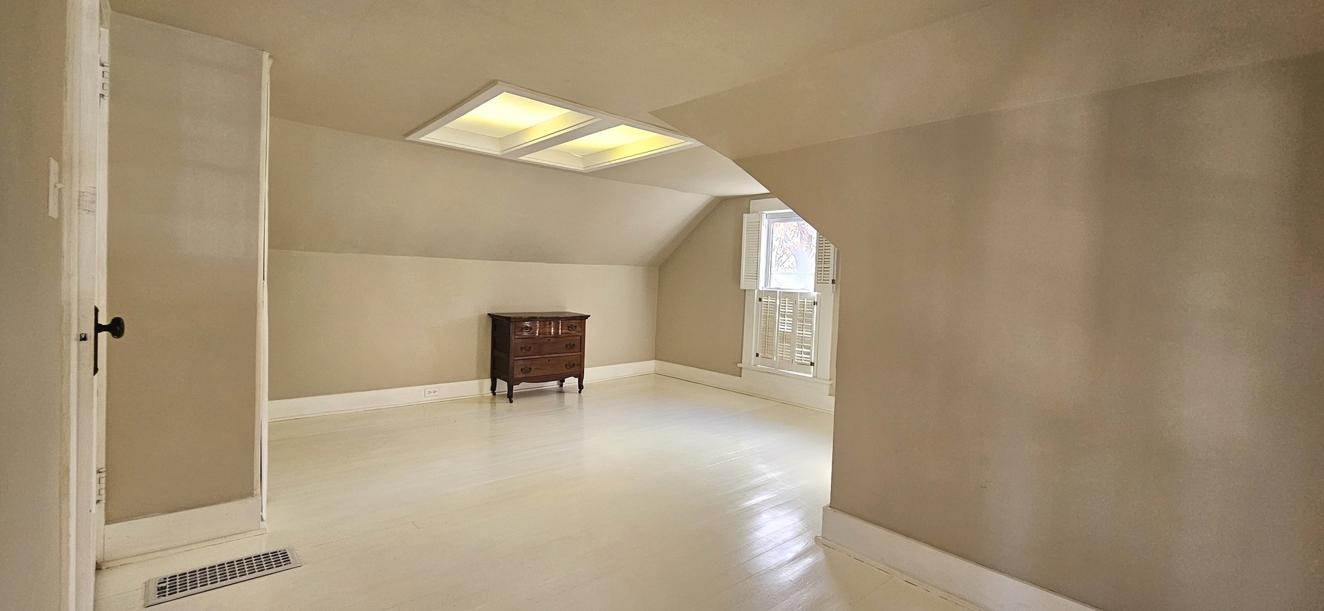 432 Northwest Street, Utica, IL 61373