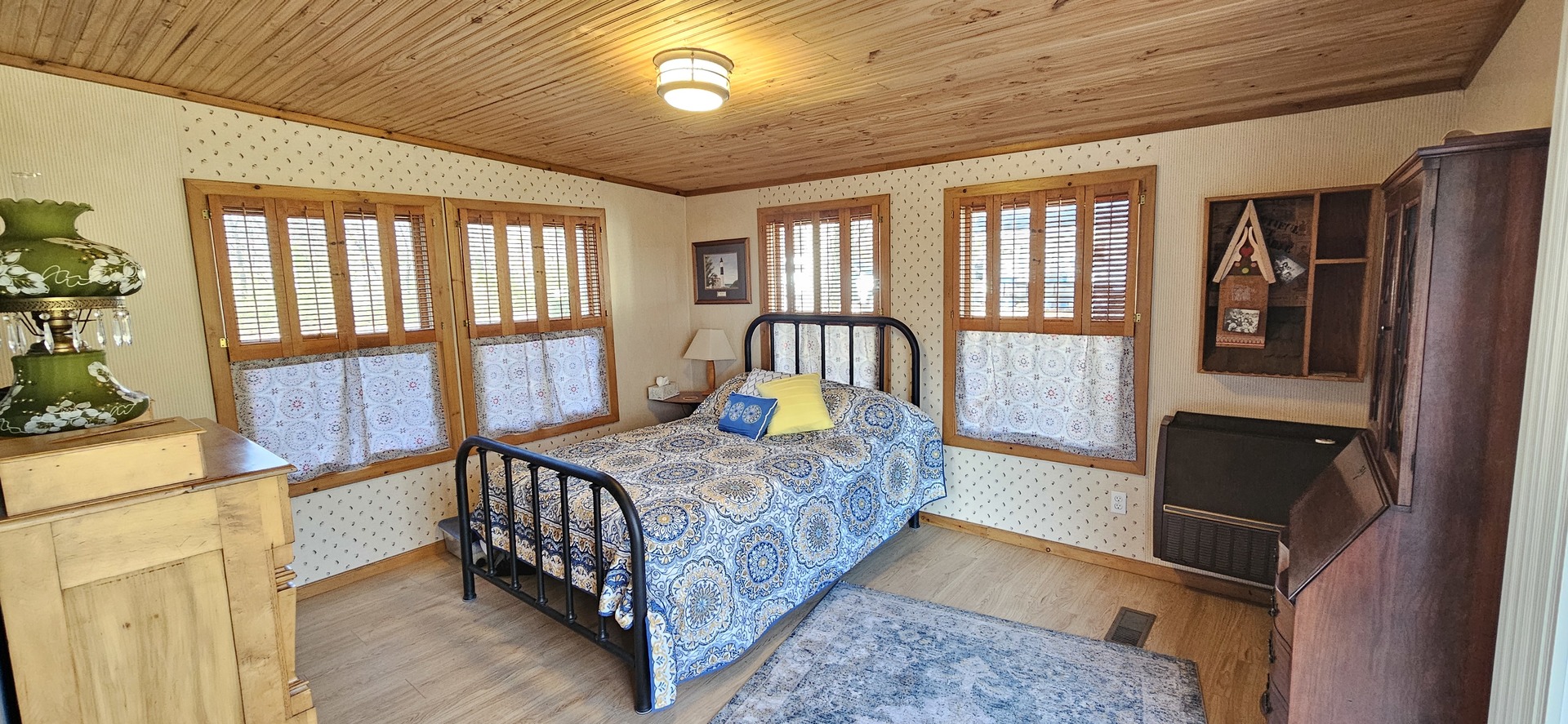 432 Northwest Street, Utica, IL 61373