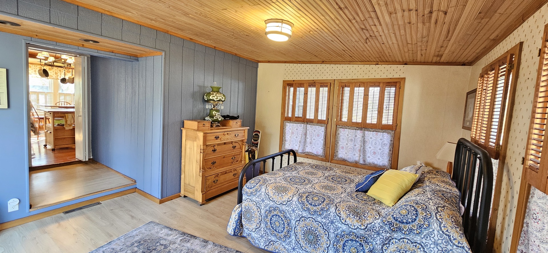 432 Northwest Street, Utica, IL 61373