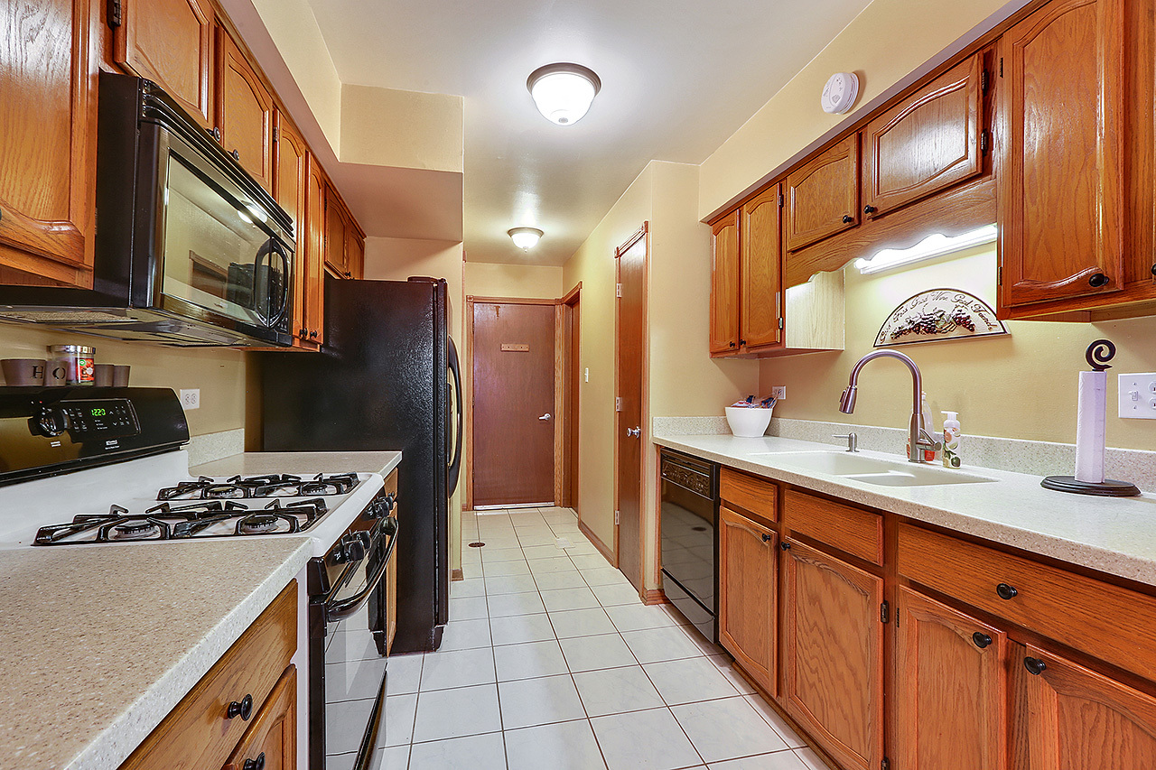 9301 WATERFORD Lane, Orland Park, IL 60462