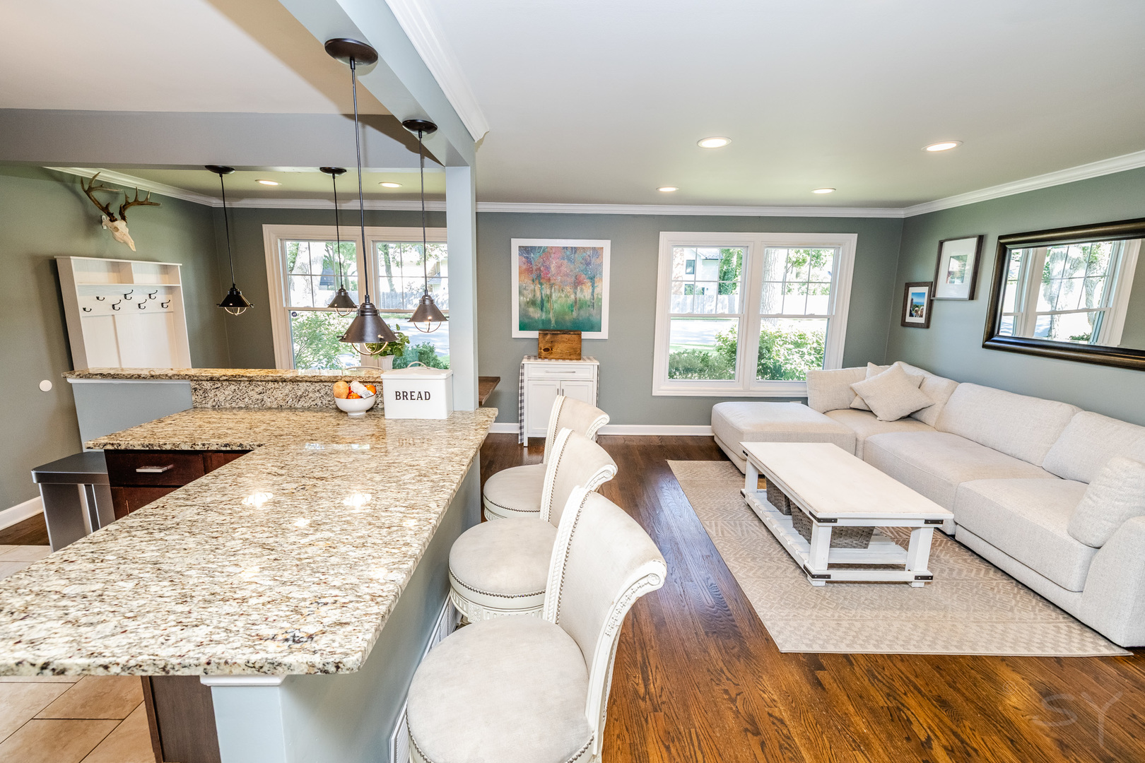 449 Geneva Road, Glen Ellyn, IL 60137