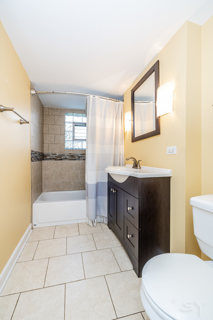 449 Geneva Road, Glen Ellyn, IL 60137