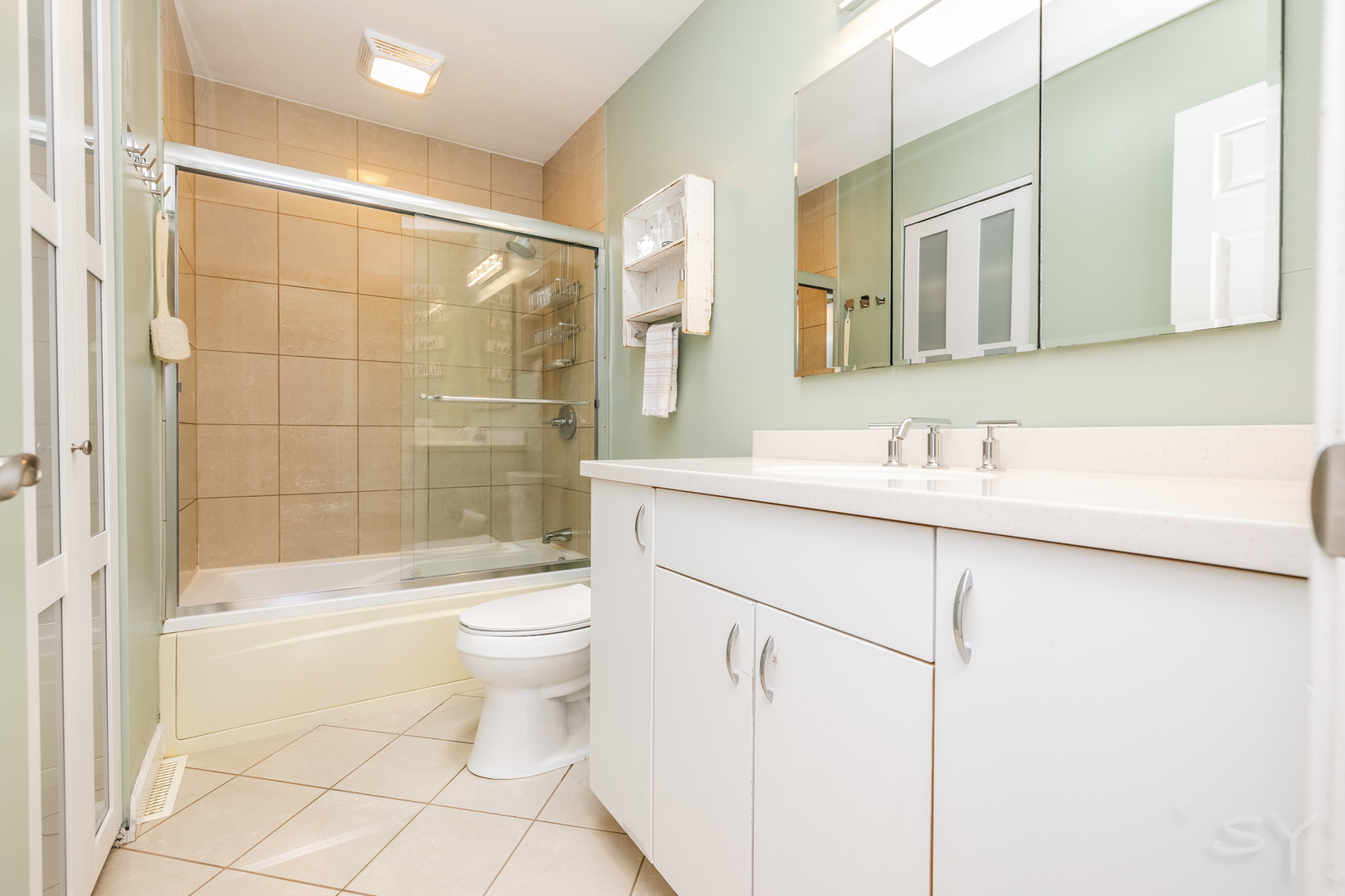 449 Geneva Road, Glen Ellyn, IL 60137