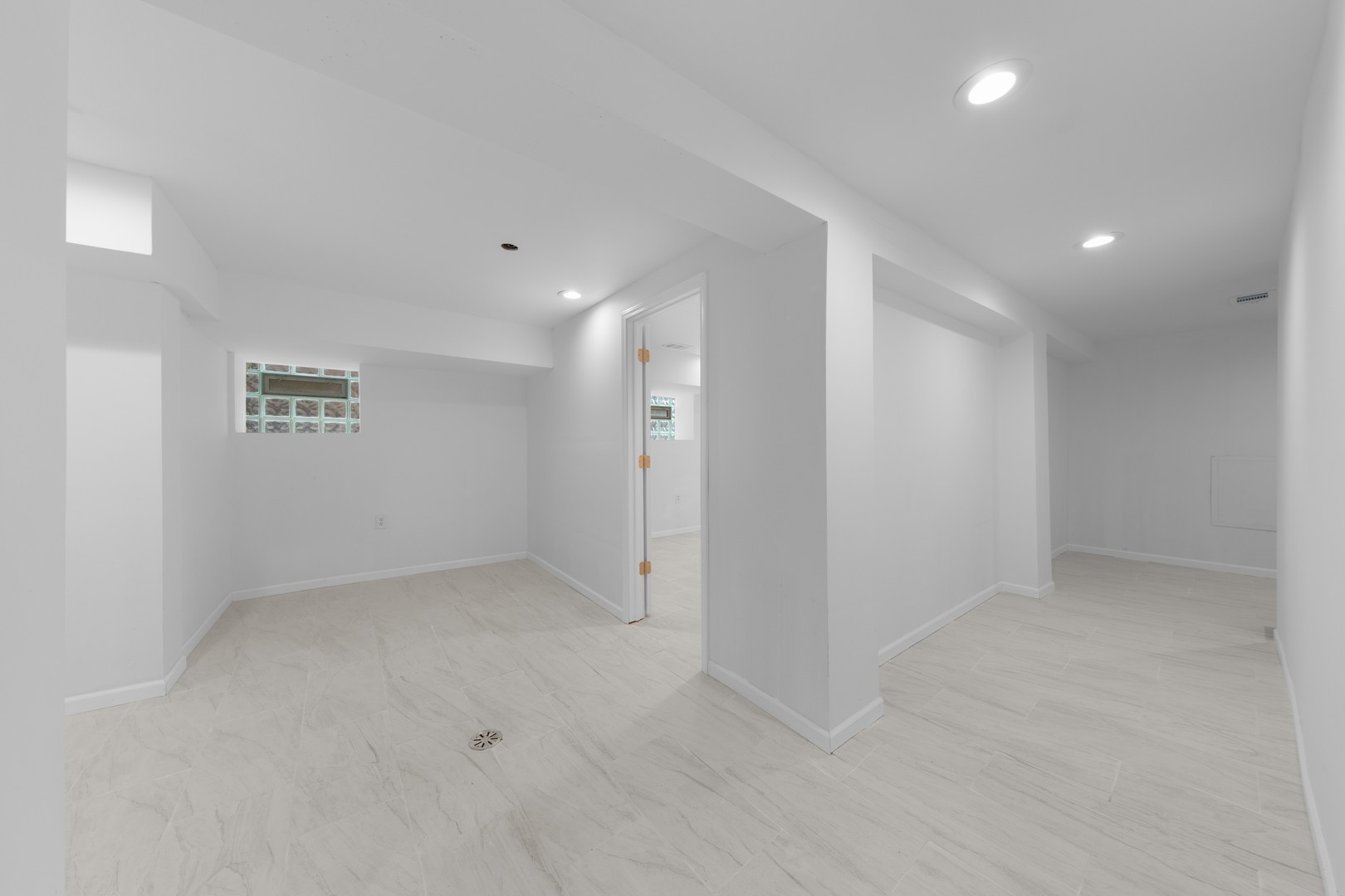 747 S Kenneth Avenue, Chicago, IL 60624