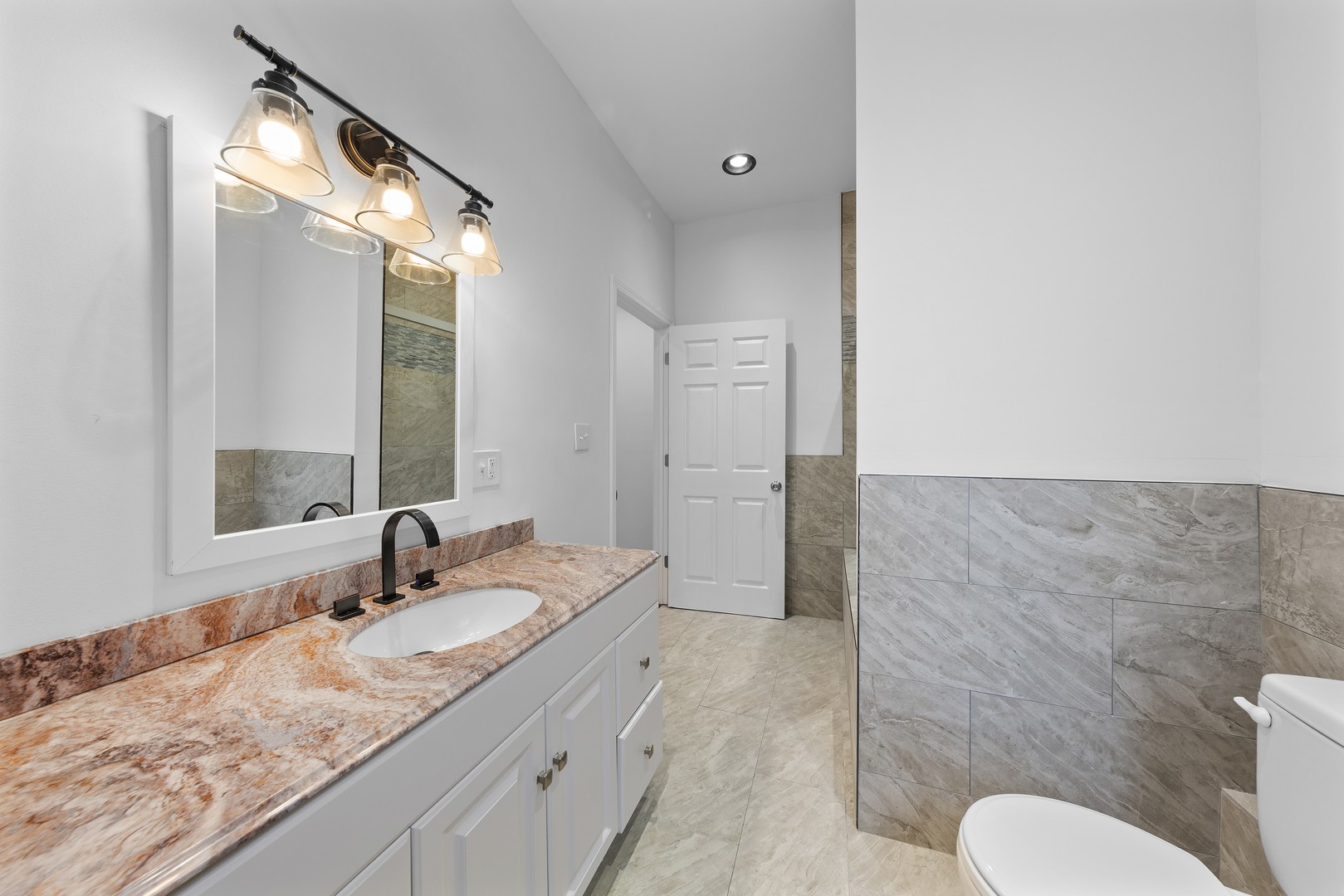 747 S Kenneth Avenue, Chicago, IL 60624