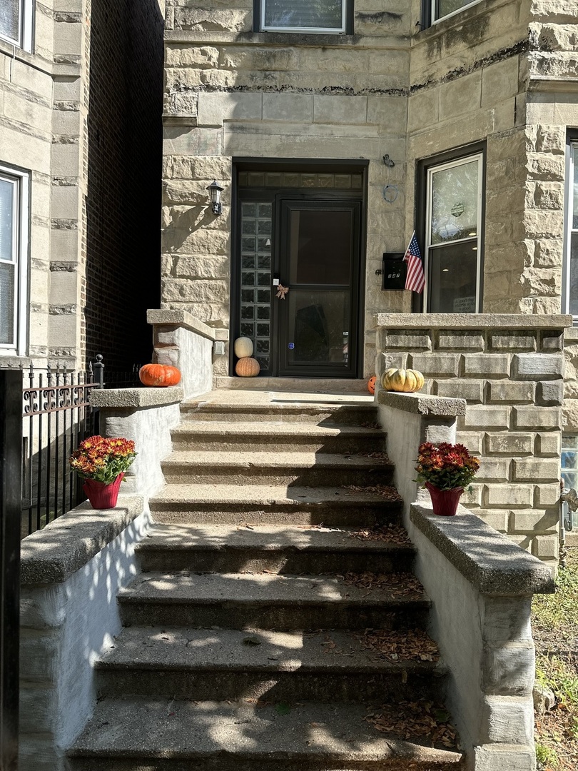 747 S Kenneth Avenue, Chicago, IL 60624