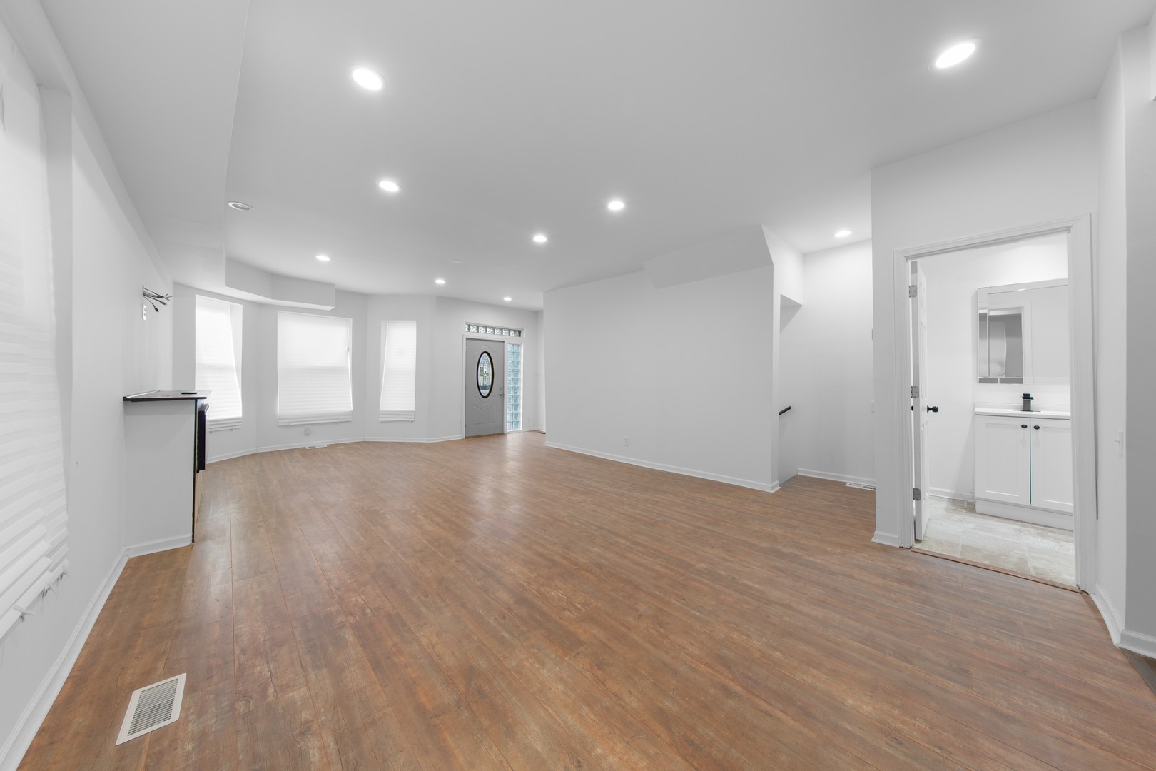 747 S Kenneth Avenue, Chicago, IL 60624