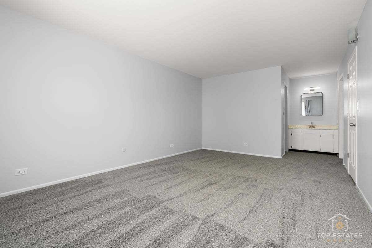 564 Willowcreek Court #0, Clarendon Hills, IL 60514