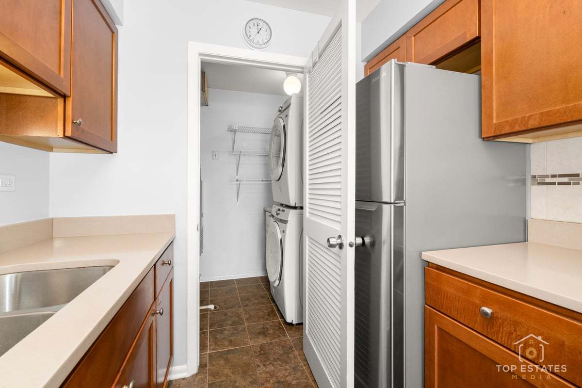 564 Willowcreek Court #0, Clarendon Hills, IL 60514