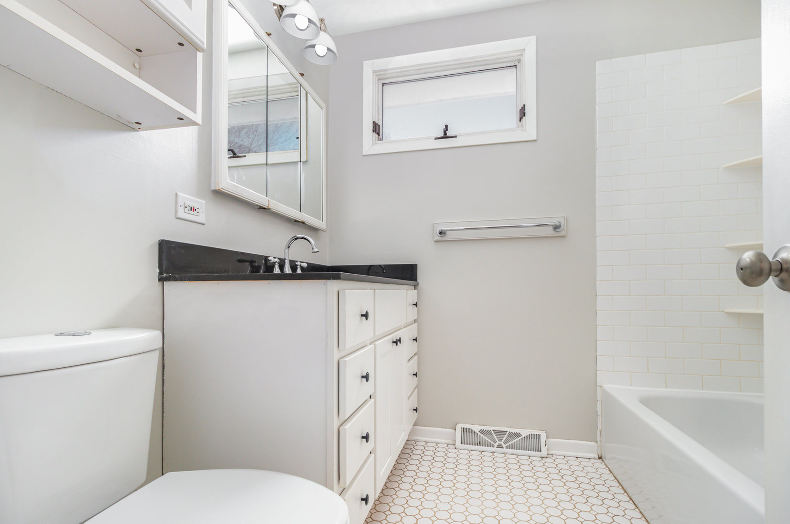 230 Bayshore Drive, Lake Bluff, IL 60044