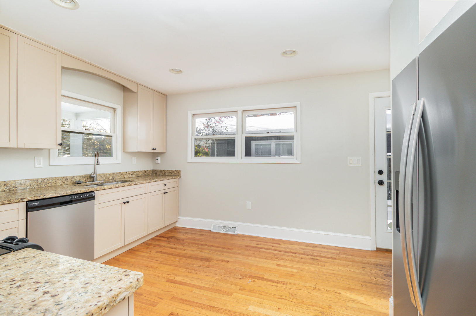 230 Bayshore Drive, Lake Bluff, IL 60044