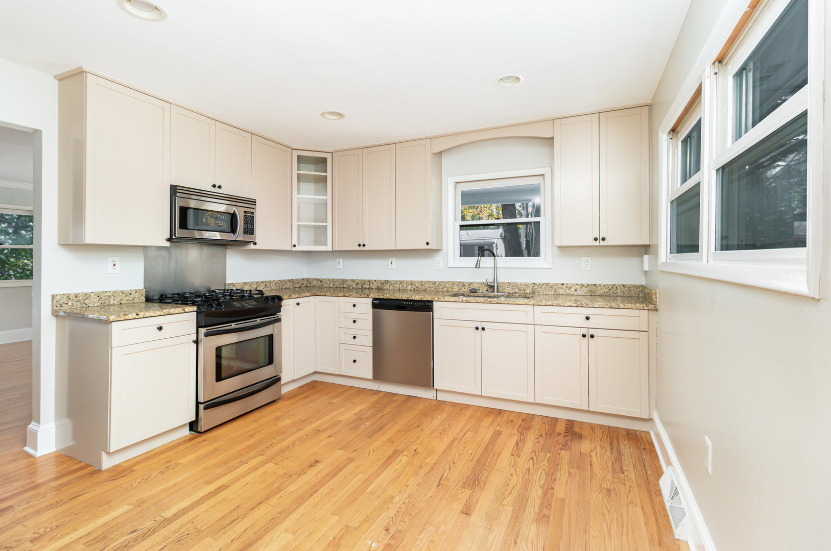 230 Bayshore Drive, Lake Bluff, IL 60044