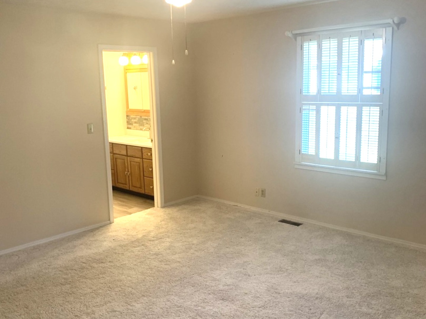 711 N West Street, Leroy, IL 61752