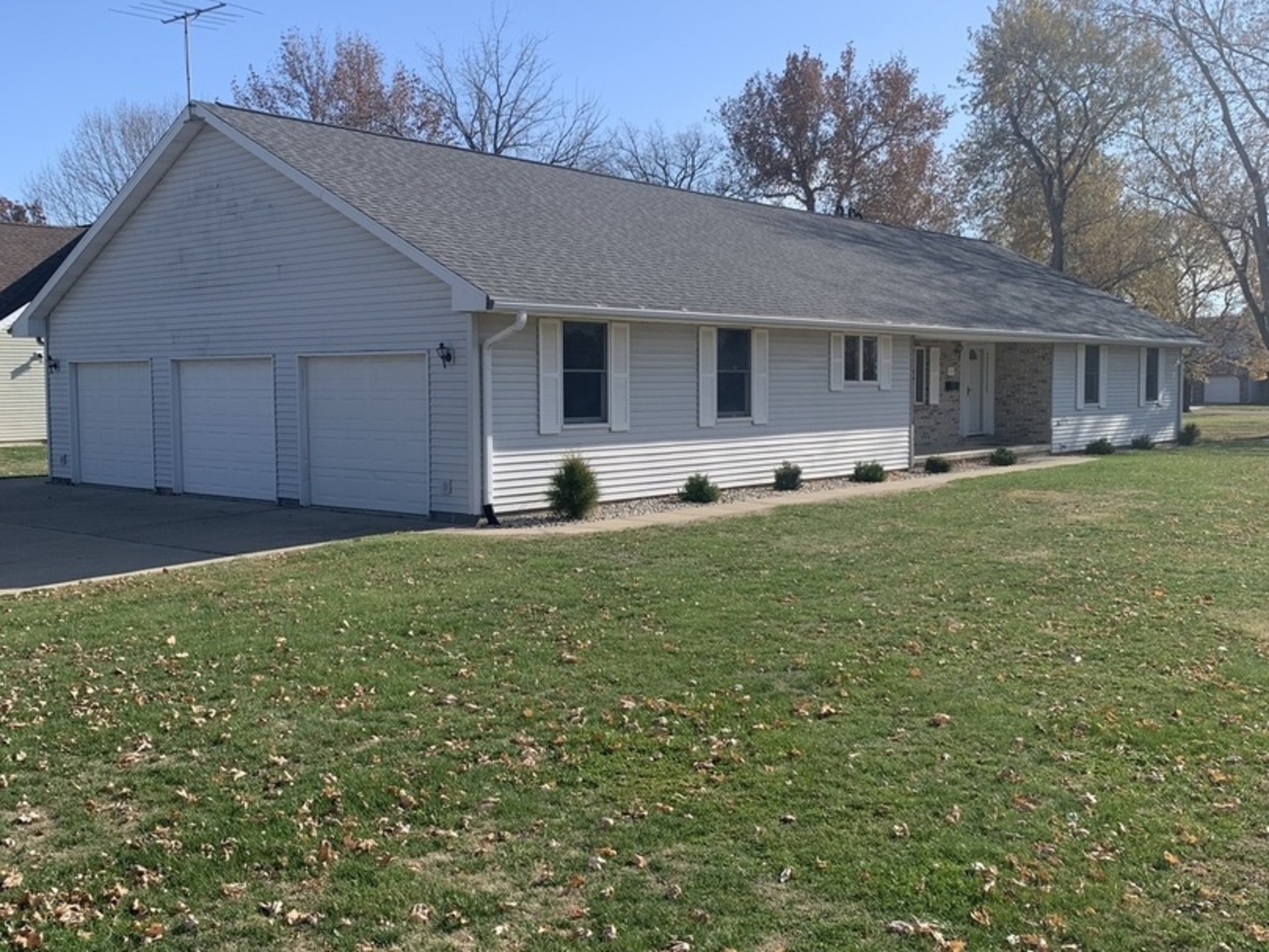 711 N West Street, Leroy, IL 61752