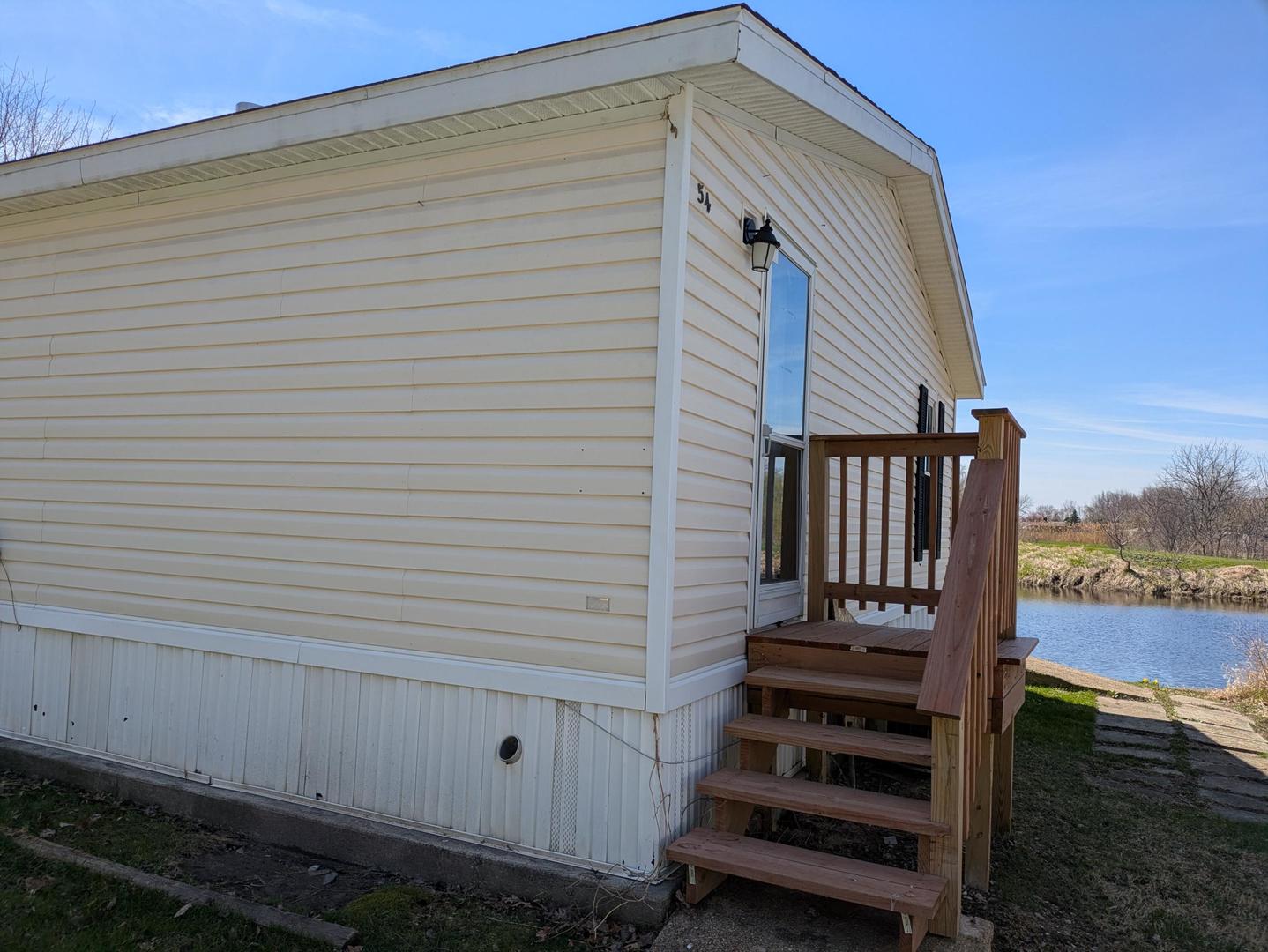 54 Beacon Bay, Lakemoor, IL 60050