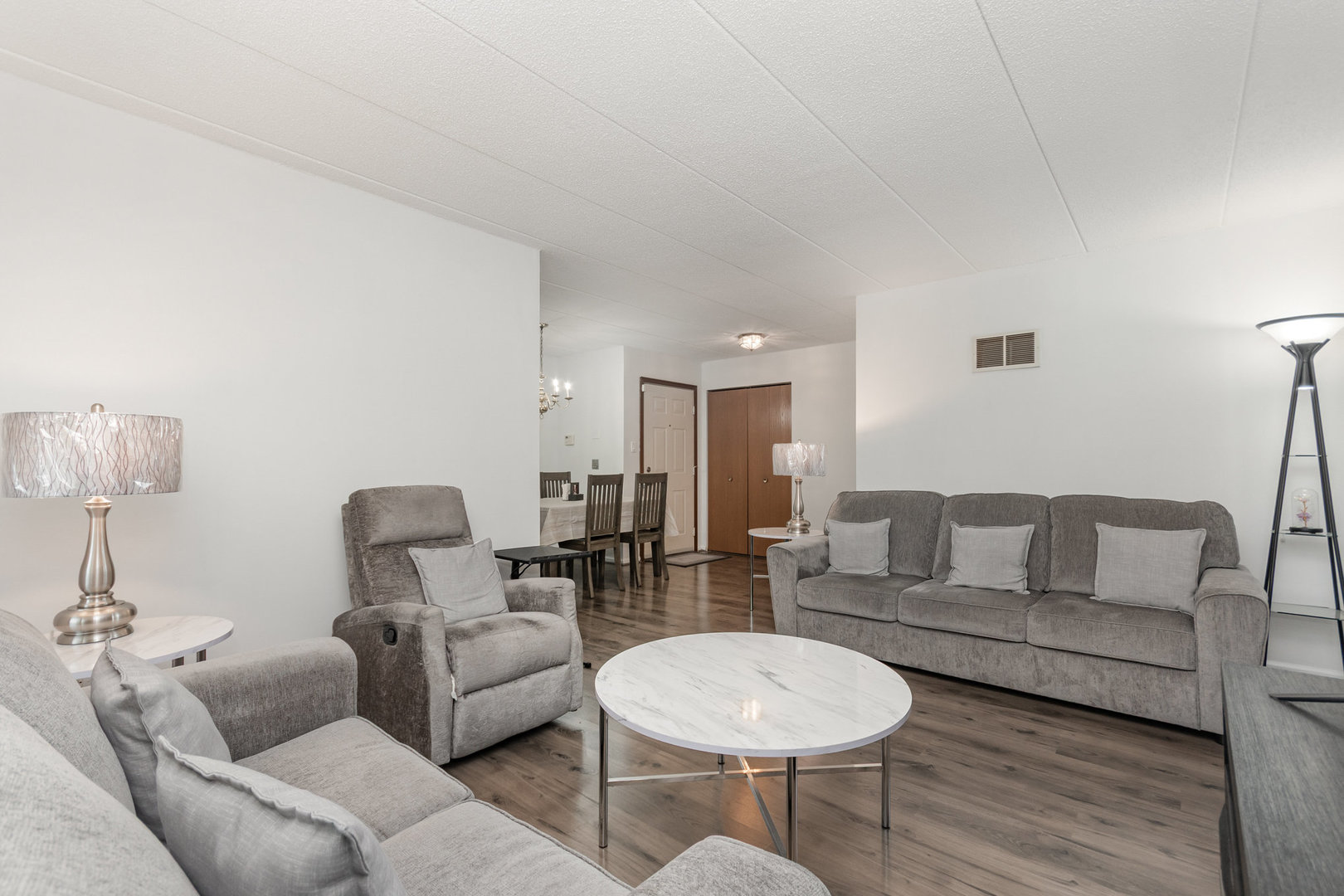 4219 W 76th Street #106, Chicago, IL 60652