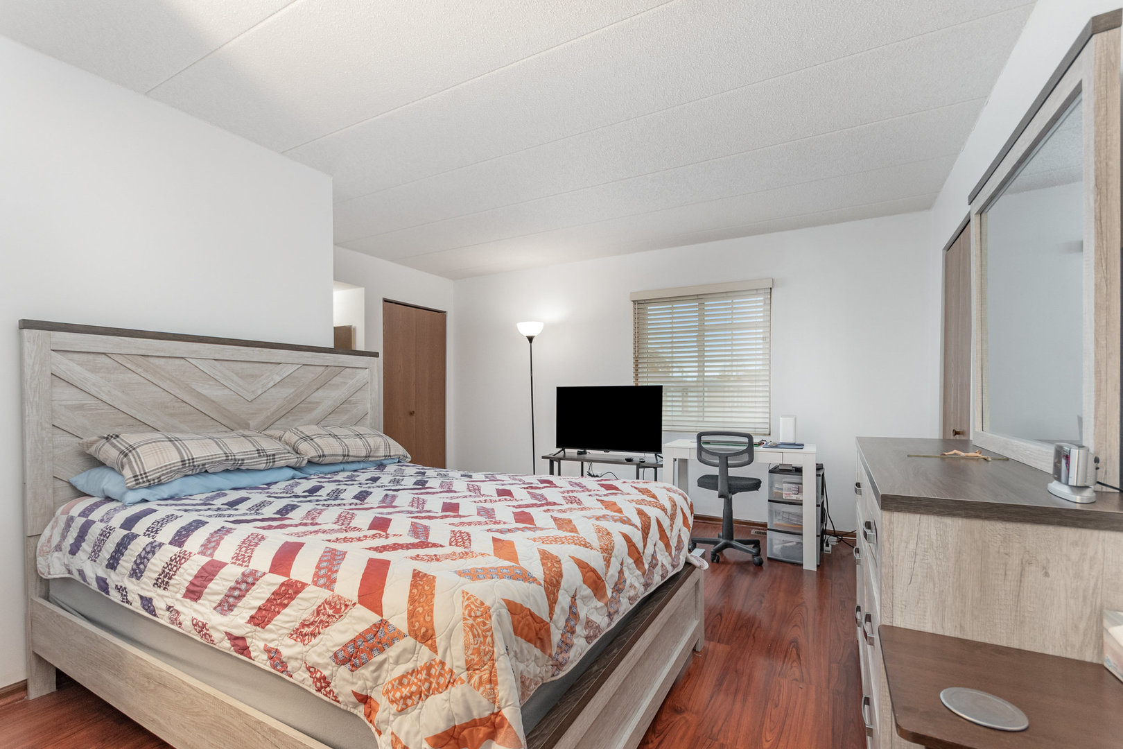 4219 W 76th Street #106, Chicago, IL 60652