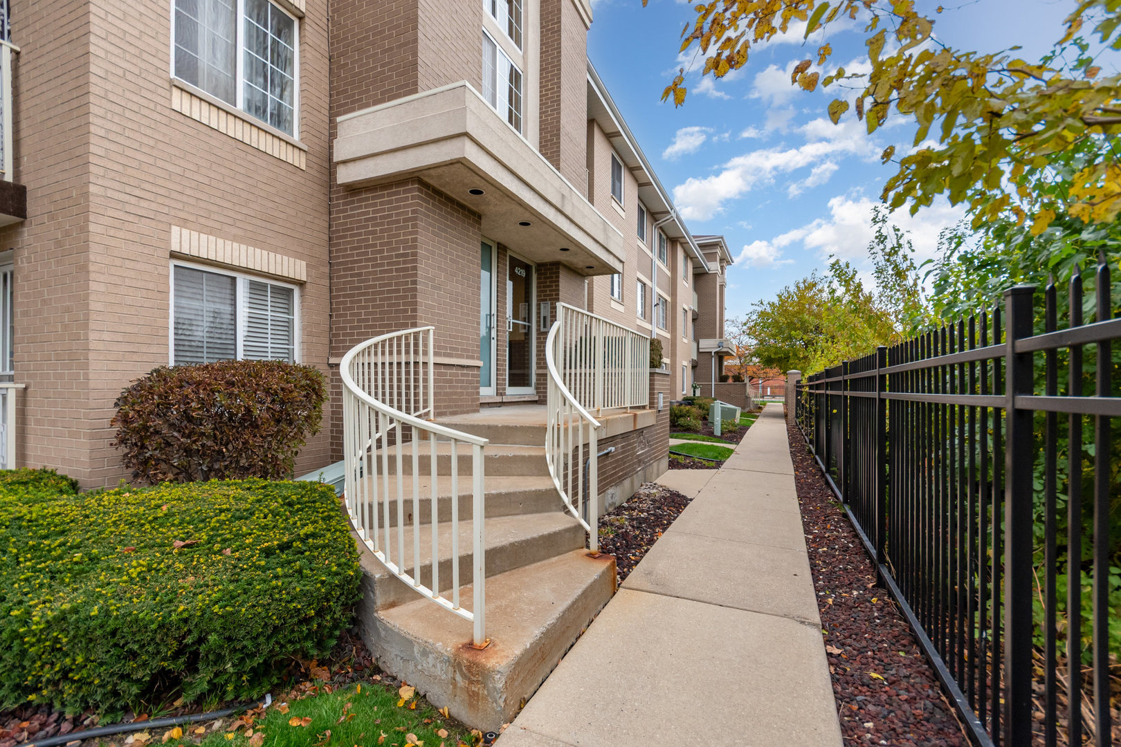 4219 W 76th Street #106, Chicago, IL 60652