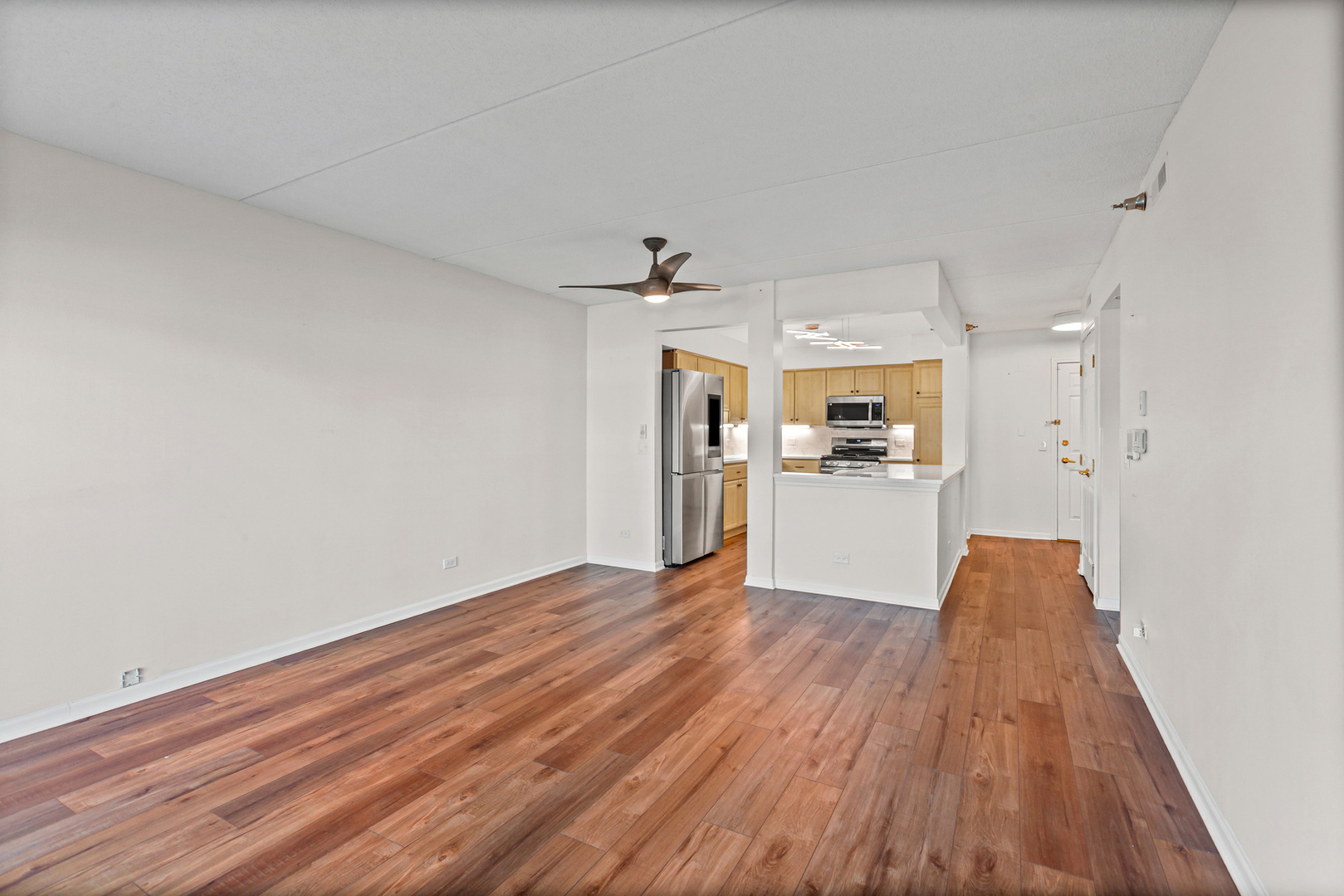 7021 W Touhy Avenue #207, Niles, IL 60714