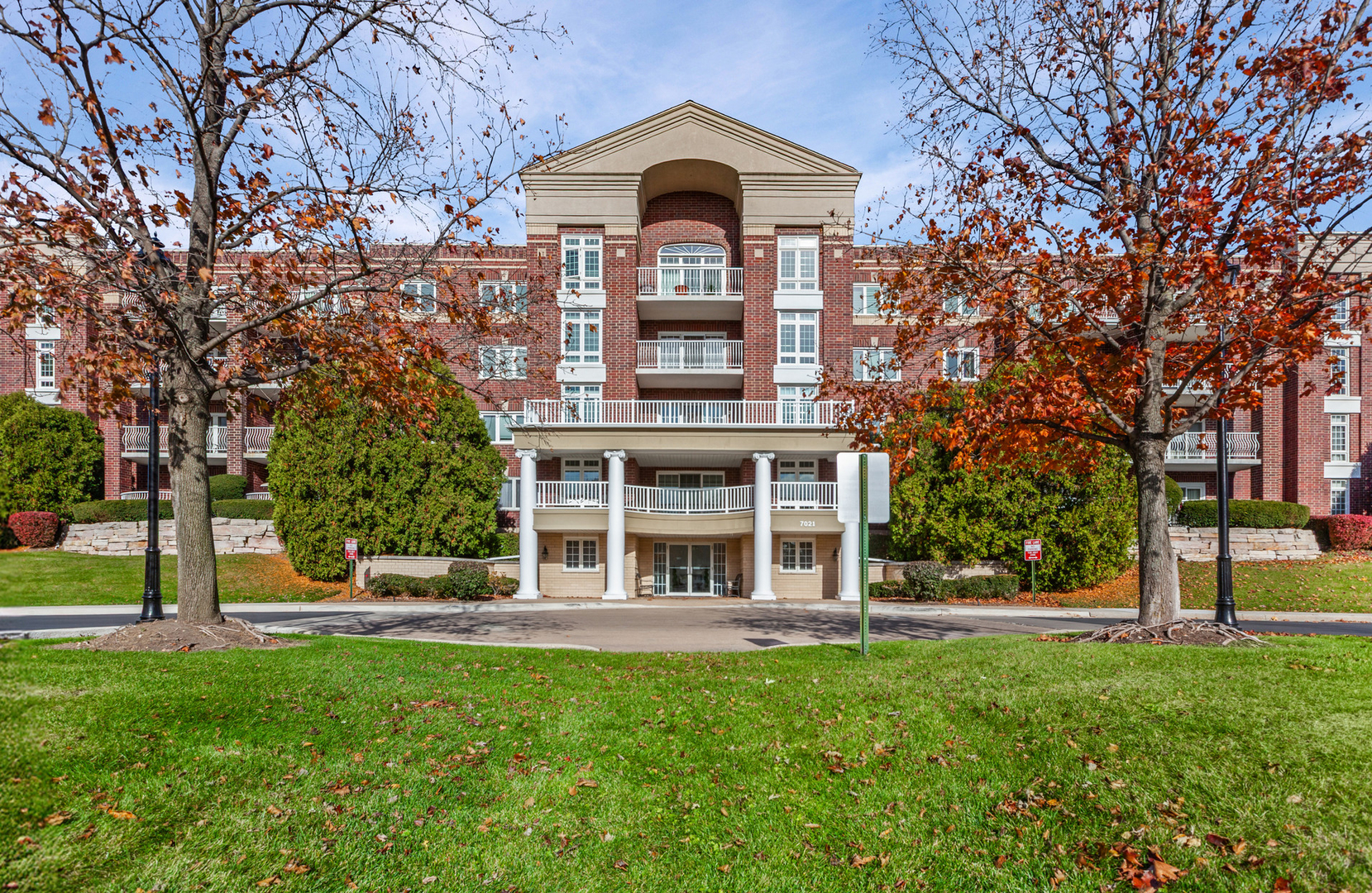 7021 W Touhy Avenue #207, Niles, IL 60714