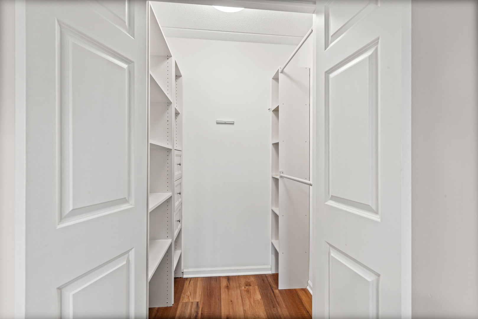 7021 W Touhy Avenue #207, Niles, IL 60714