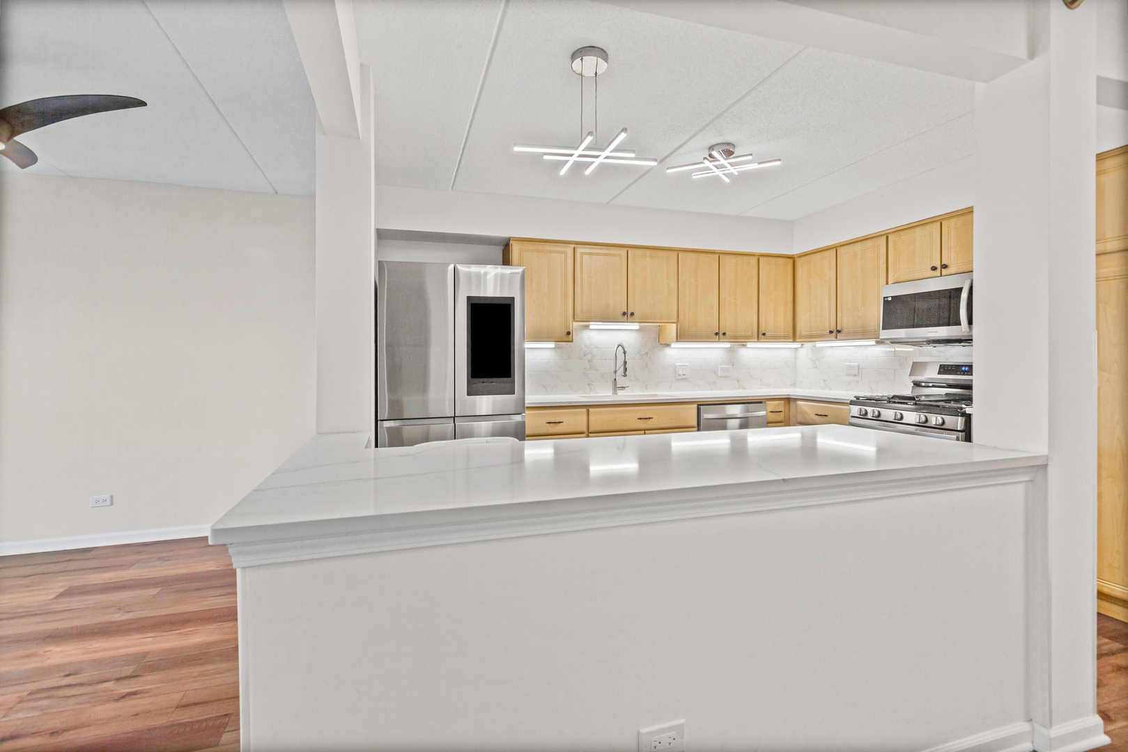 7021 W Touhy Avenue #207, Niles, IL 60714