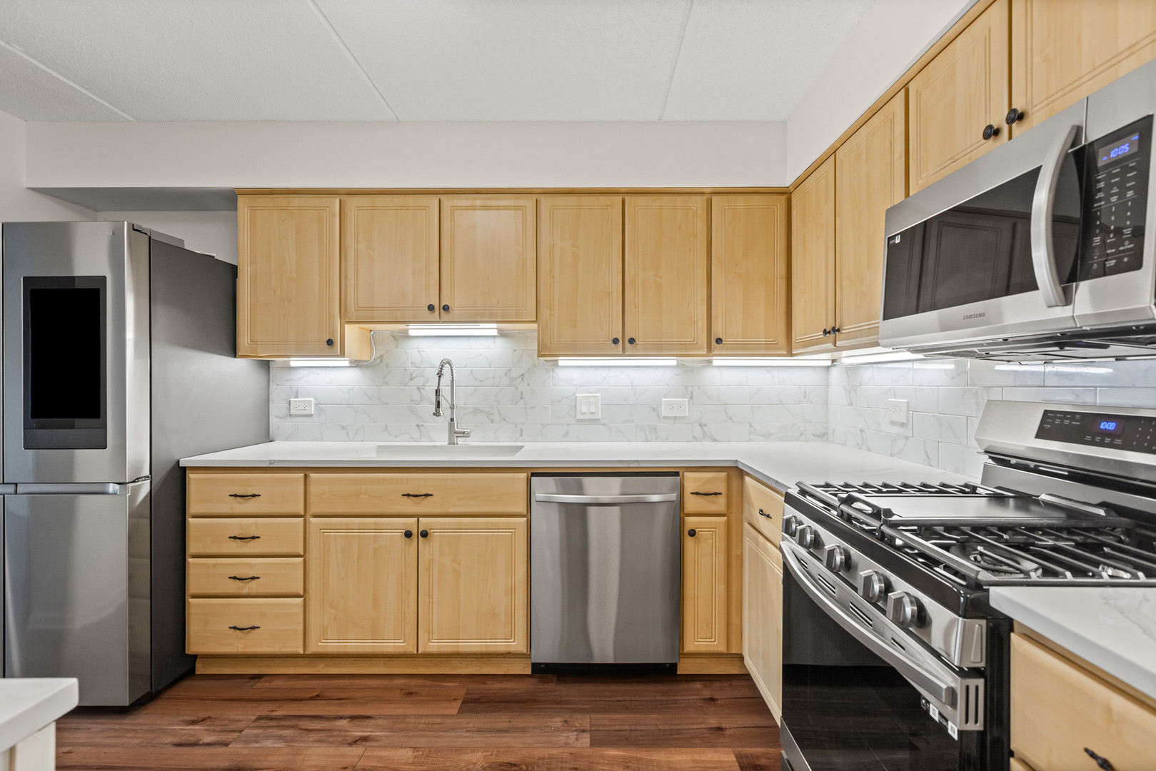 7021 W Touhy Avenue #207, Niles, IL 60714