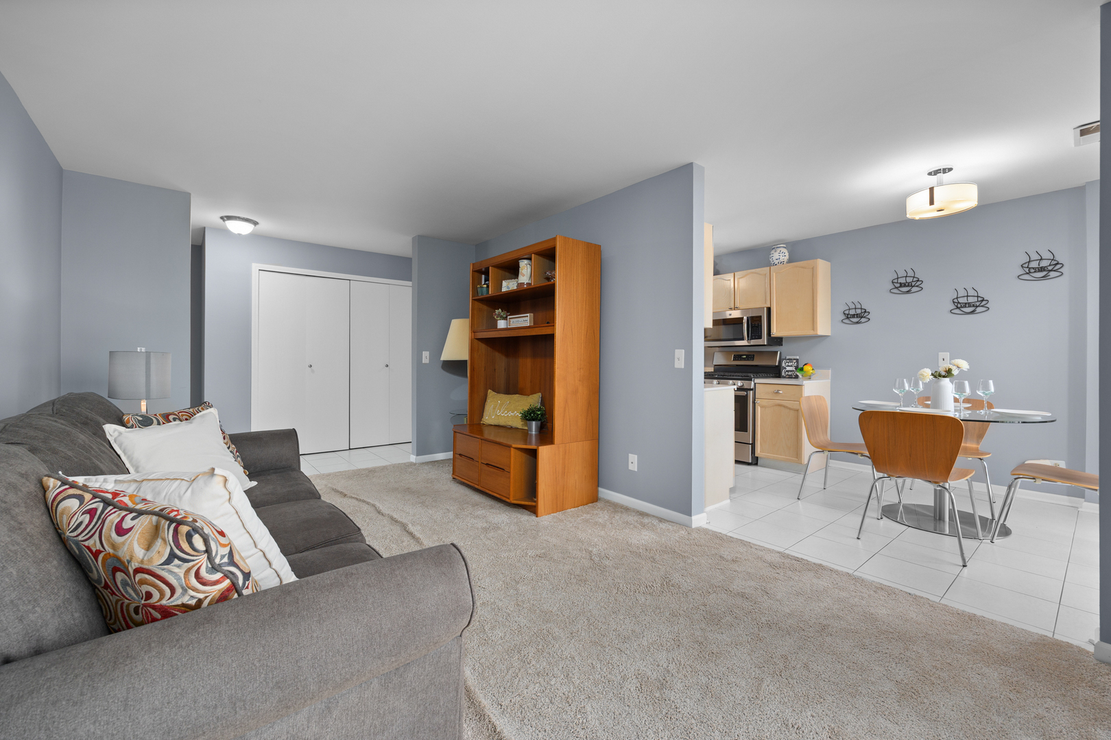 815 Leicester Road #219, Elk Grove Village, IL 60007