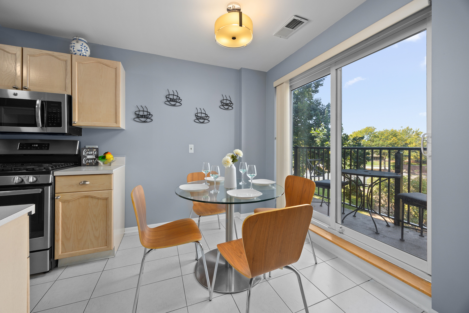 815 Leicester Road #219, Elk Grove Village, IL 60007