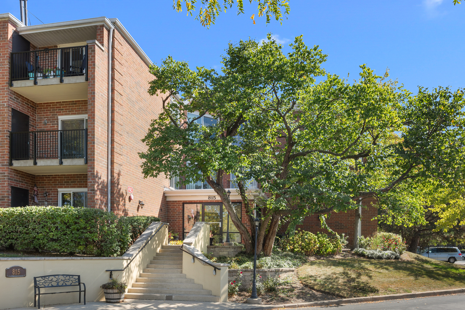 815 Leicester Road #219, Elk Grove Village, IL 60007