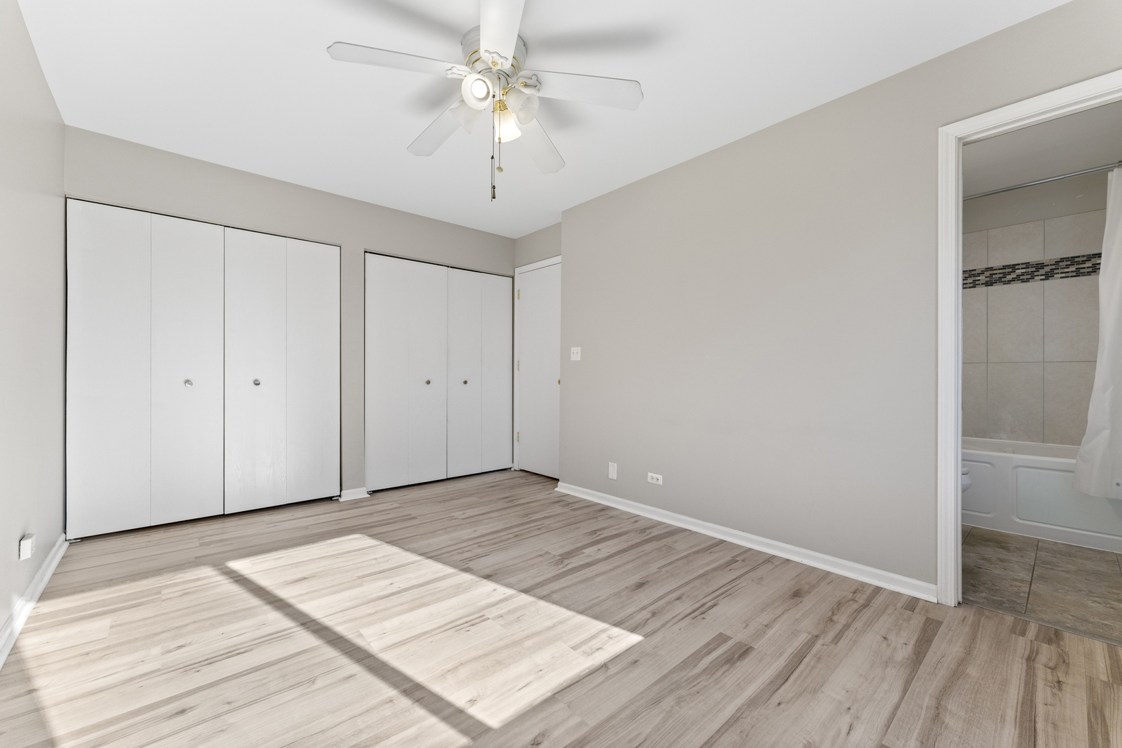 1021 Shedron Way, Lombard, IL 60148