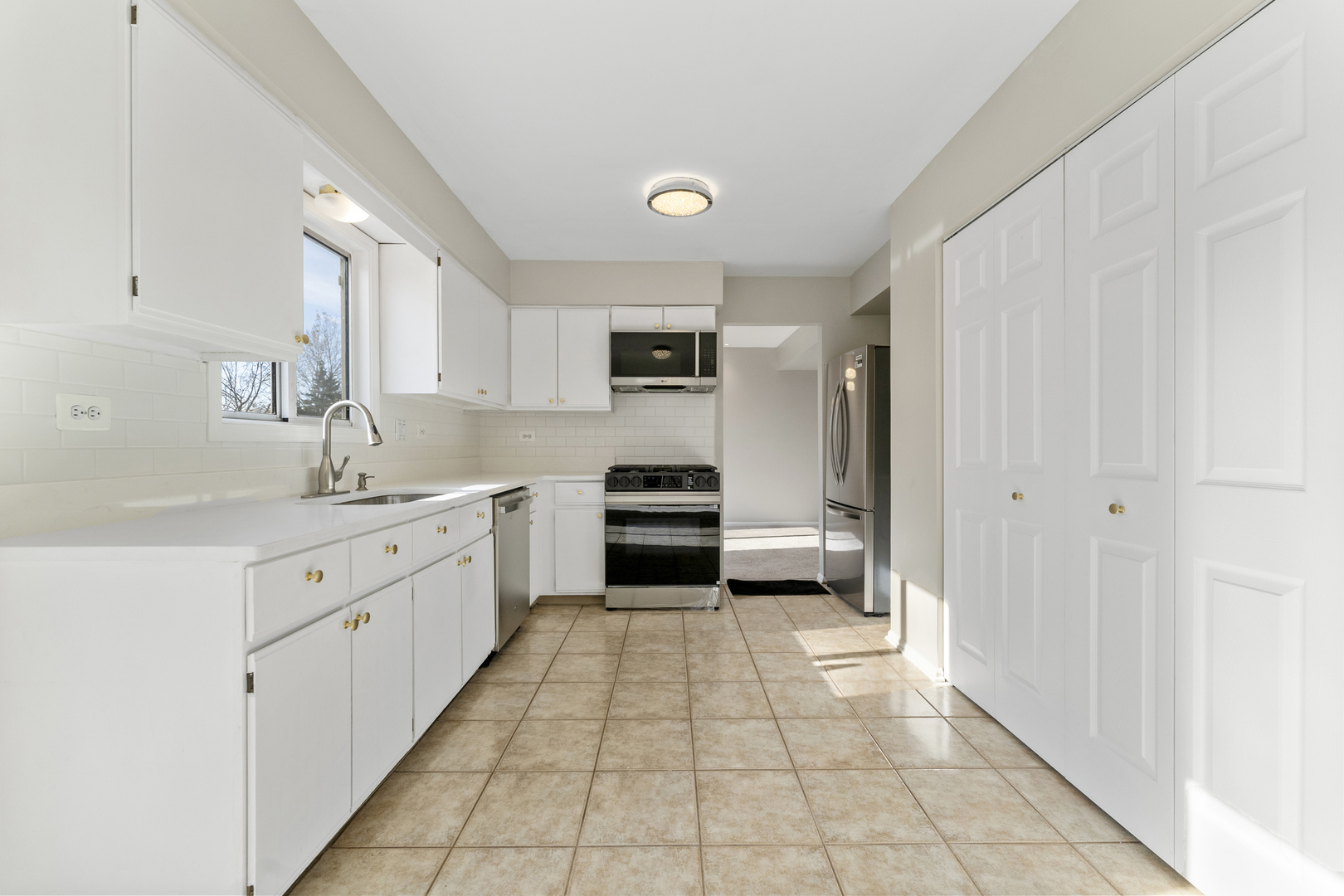 1021 Shedron Way, Lombard, IL 60148