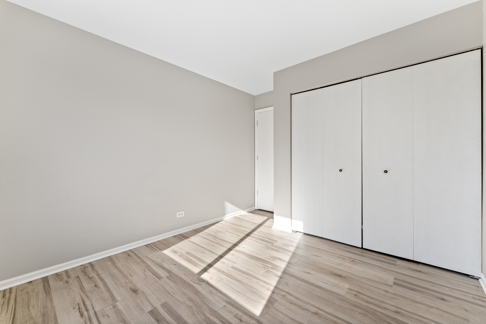 1021 Shedron Way, Lombard, IL 60148