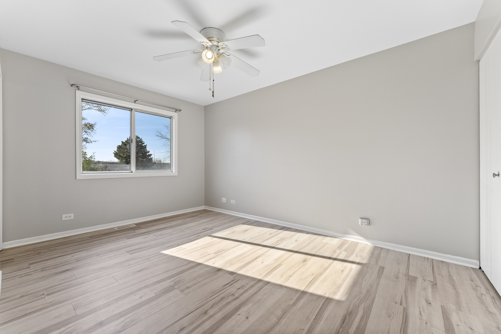 1021 Shedron Way, Lombard, IL 60148