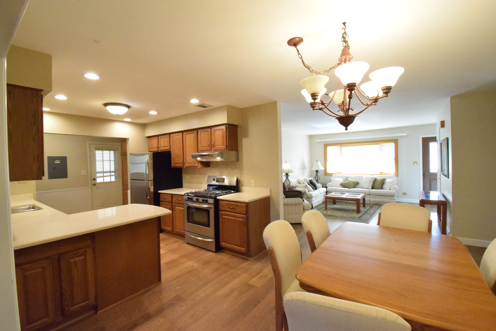 1000 Apple Valley Drive, Bartlett, IL 60103