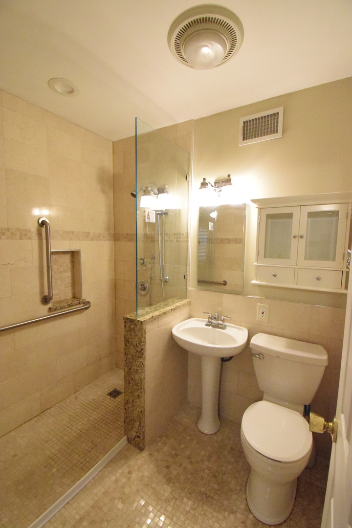 1000 Apple Valley Drive, Bartlett, IL 60103