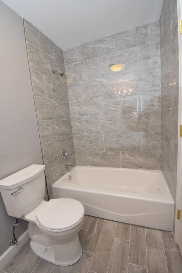 1000 Apple Valley Drive, Bartlett, IL 60103