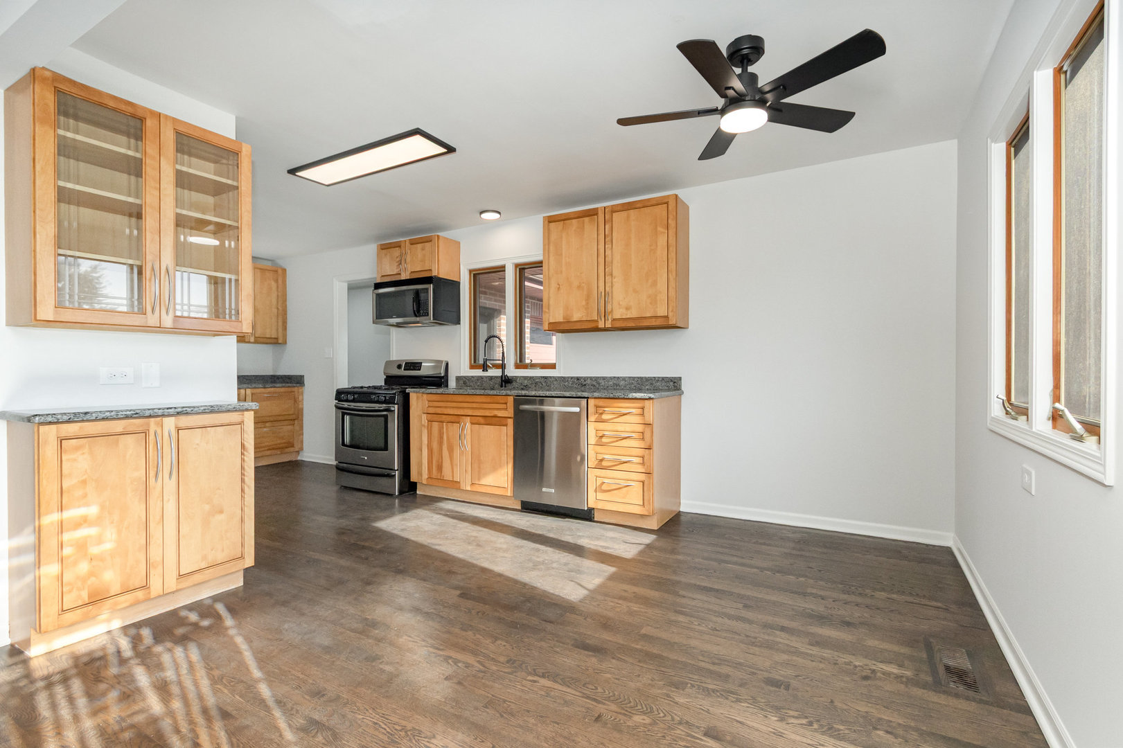 7726 W 80th Place, Bridgeview, IL 60455