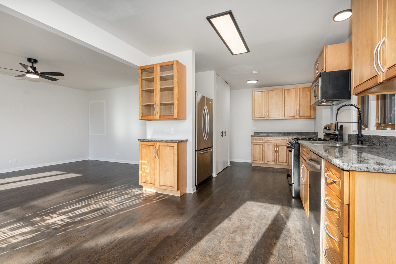 7726 W 80th Place, Bridgeview, IL 60455