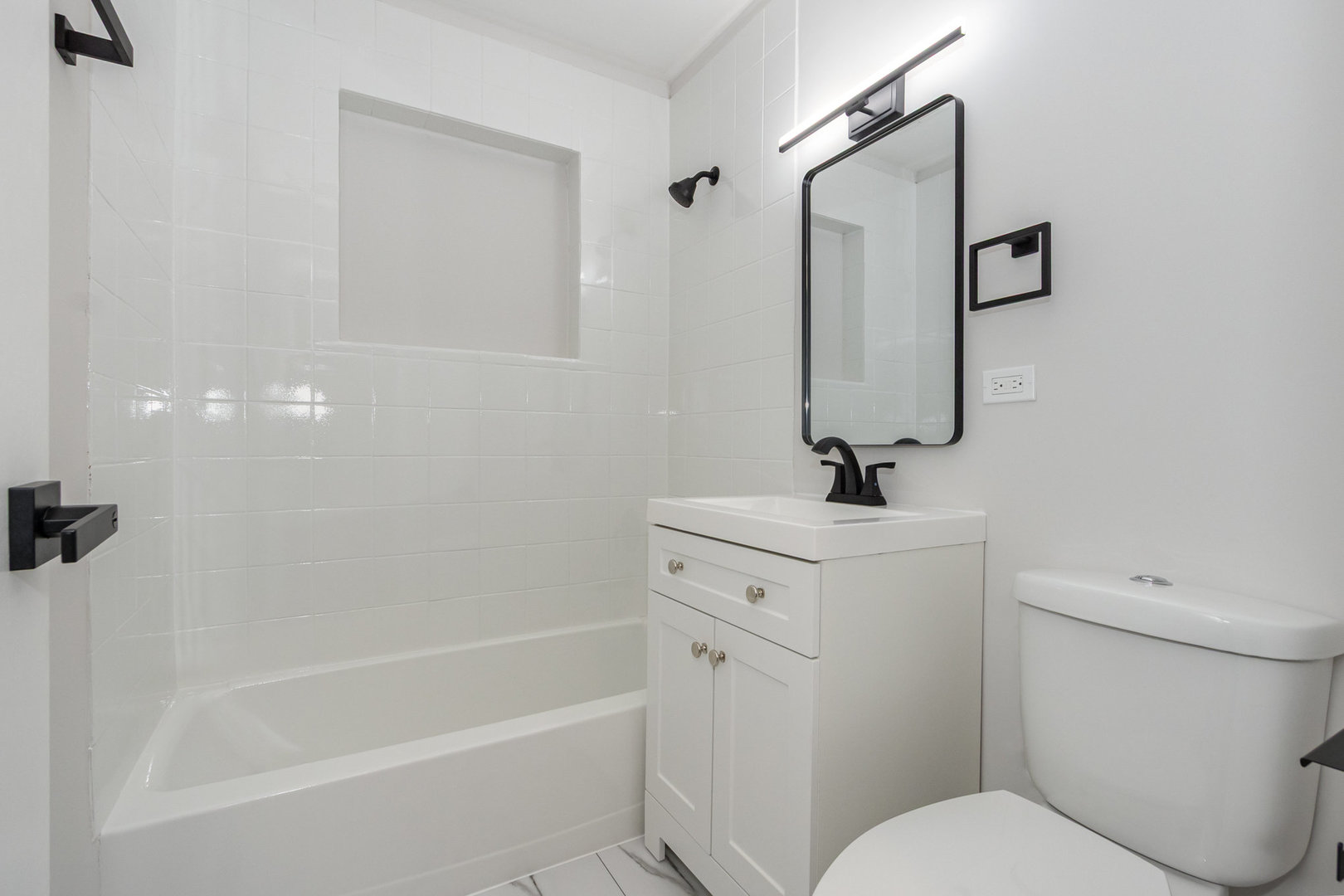 7726 W 80th Place, Bridgeview, IL 60455