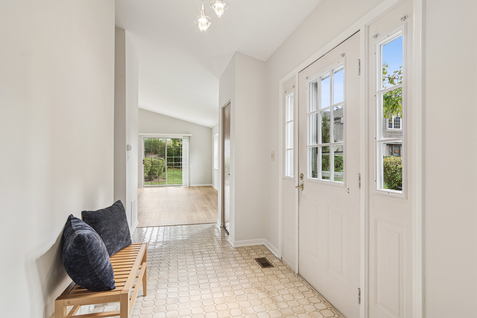 381 BENTLEY Place, Buffalo Grove, IL 60089