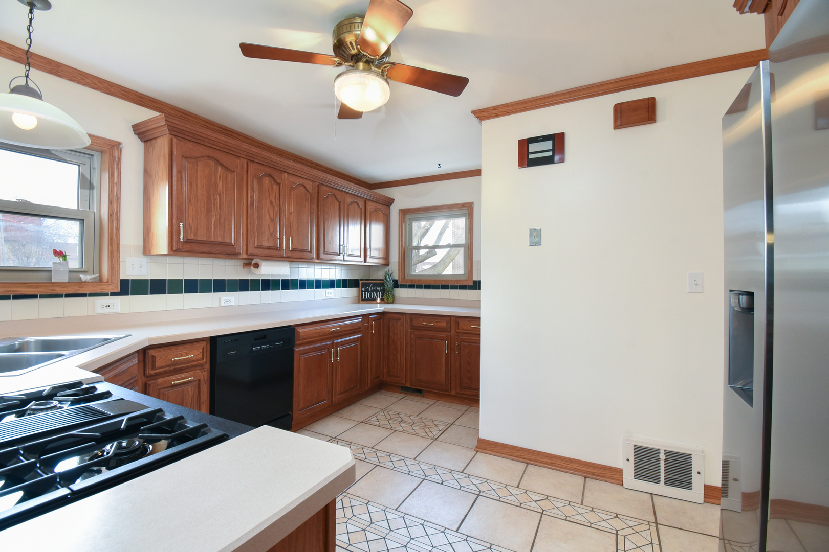 6 S Wa Pella Avenue, Mount Prospect, IL 60056