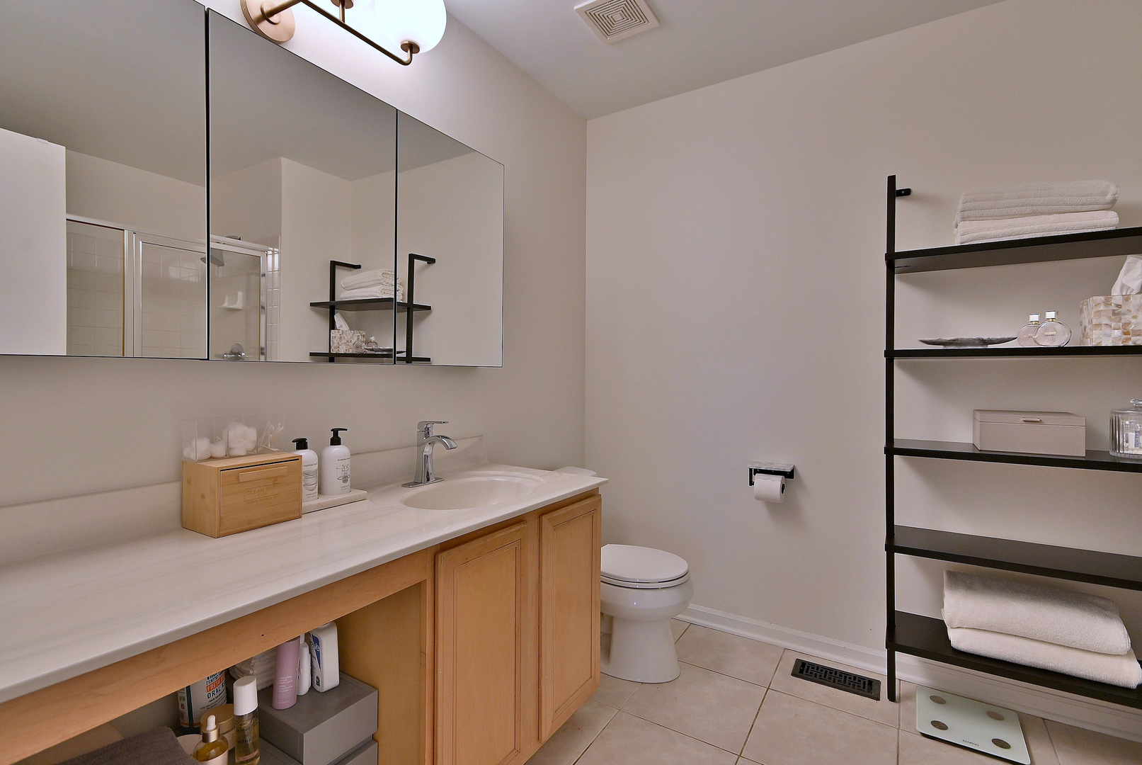 3207 Foxridge Court, Woodridge, IL 60517