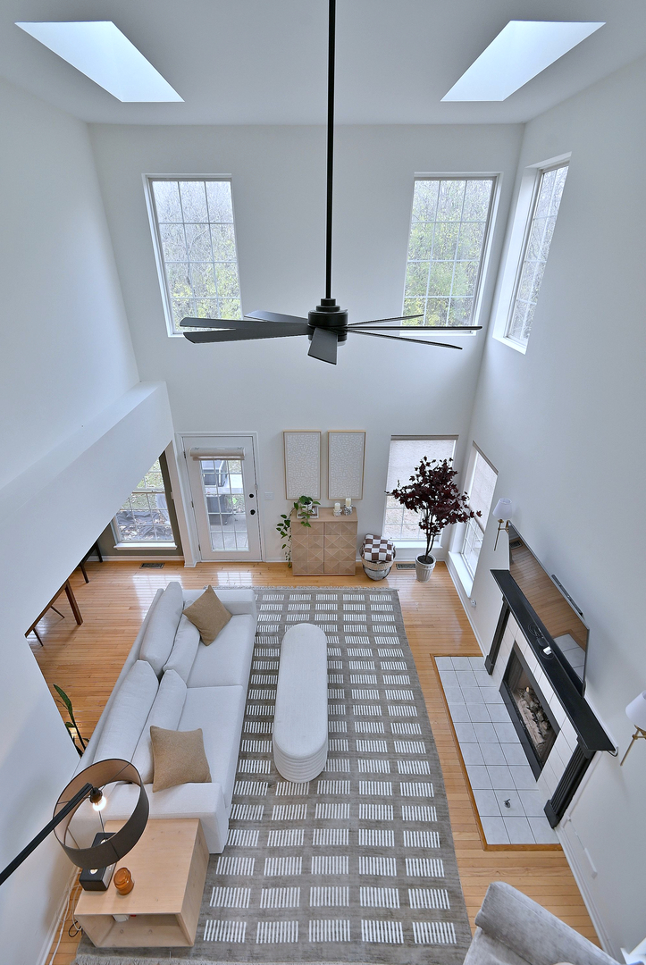 3207 Foxridge Court, Woodridge, IL 60517