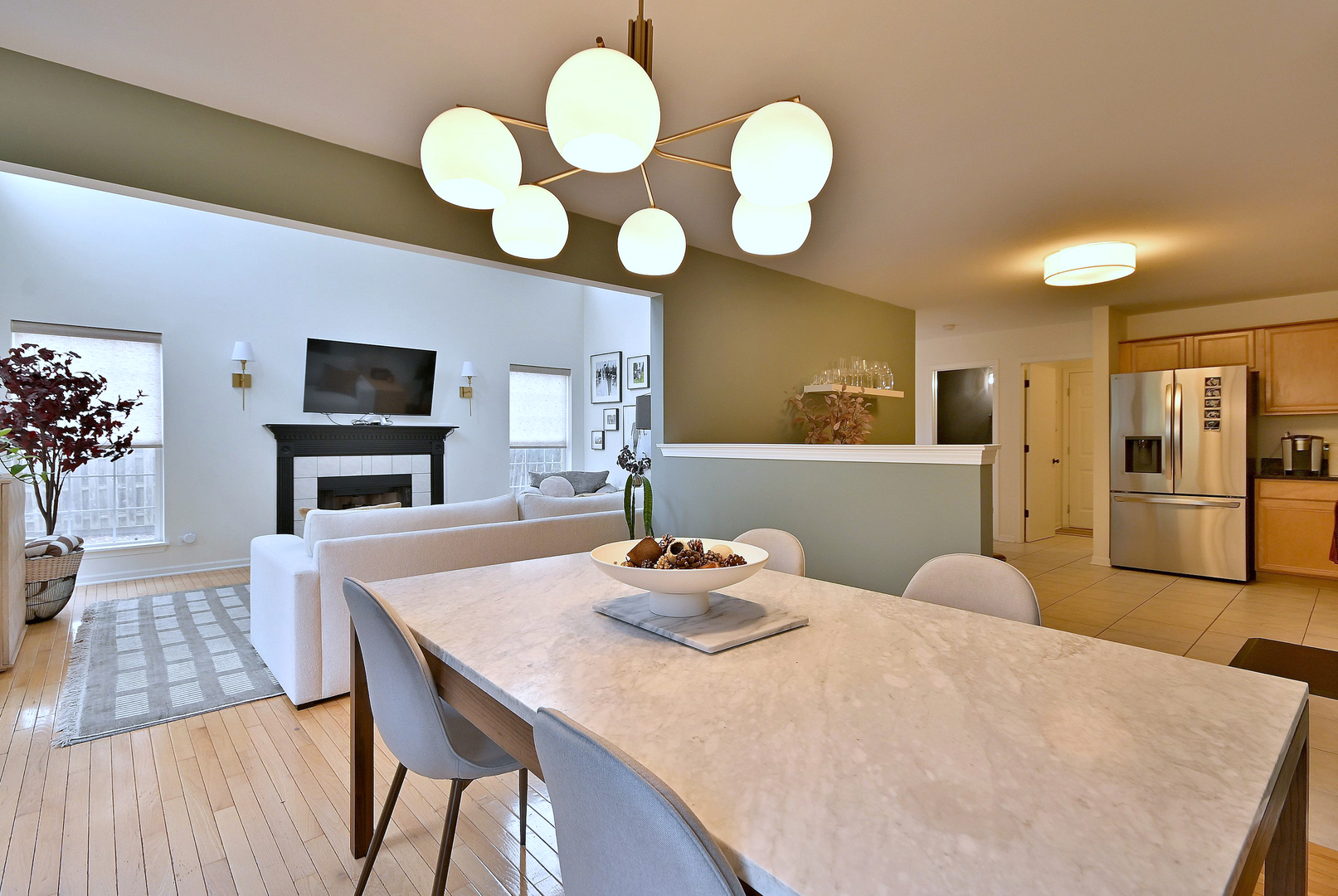 3207 Foxridge Court, Woodridge, IL 60517