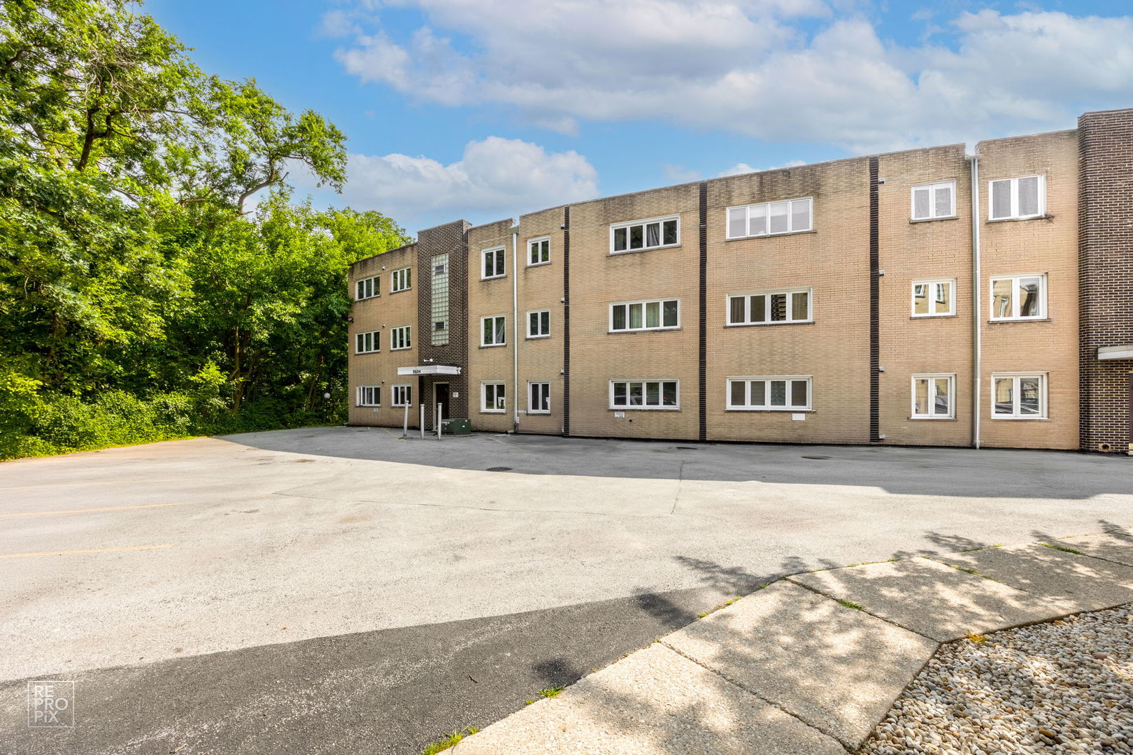 8604 W 95 Place #102, Hickory Hills, IL 60457