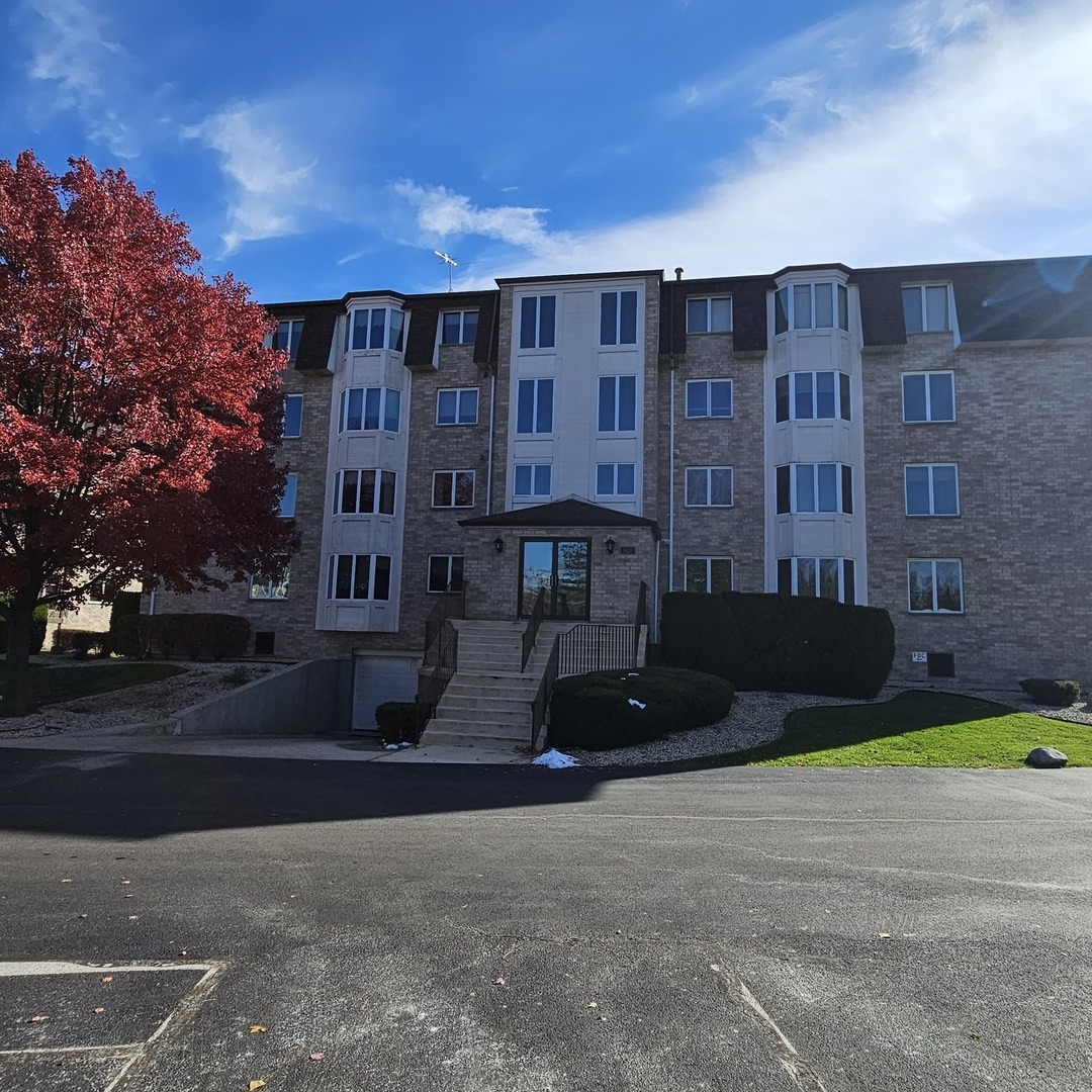 3620 186th Street #405, Lansing, IL 60438