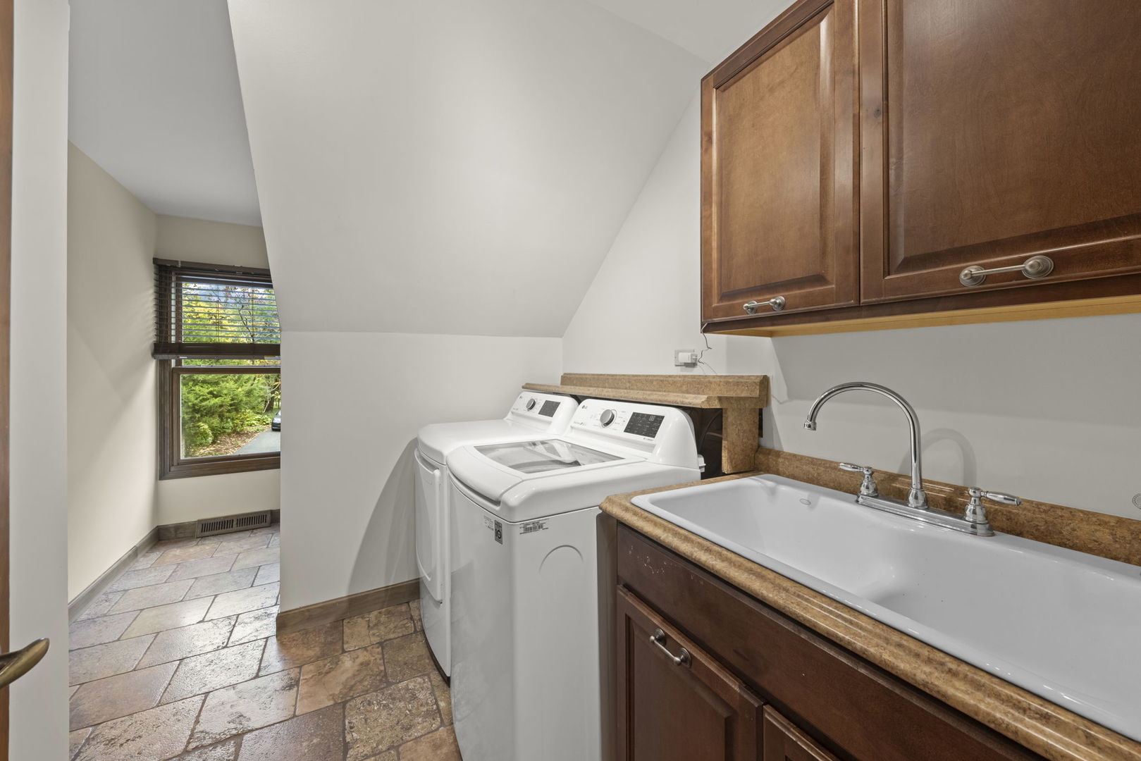 Warrenville, IL 60555