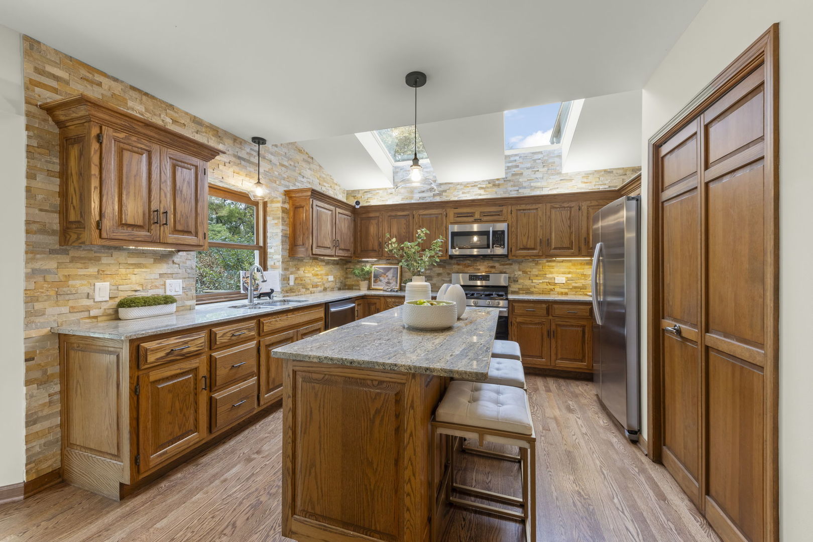 Warrenville, IL 60555